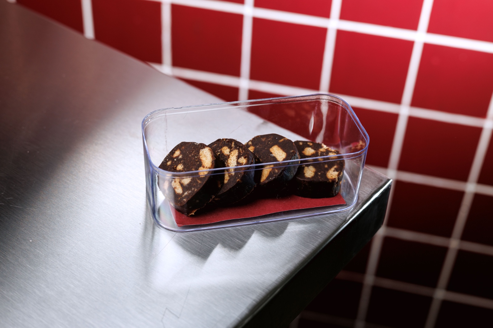 Lazy Cake — light digestive biscuits , cocoa , milk , date molasses , dark chocolate .